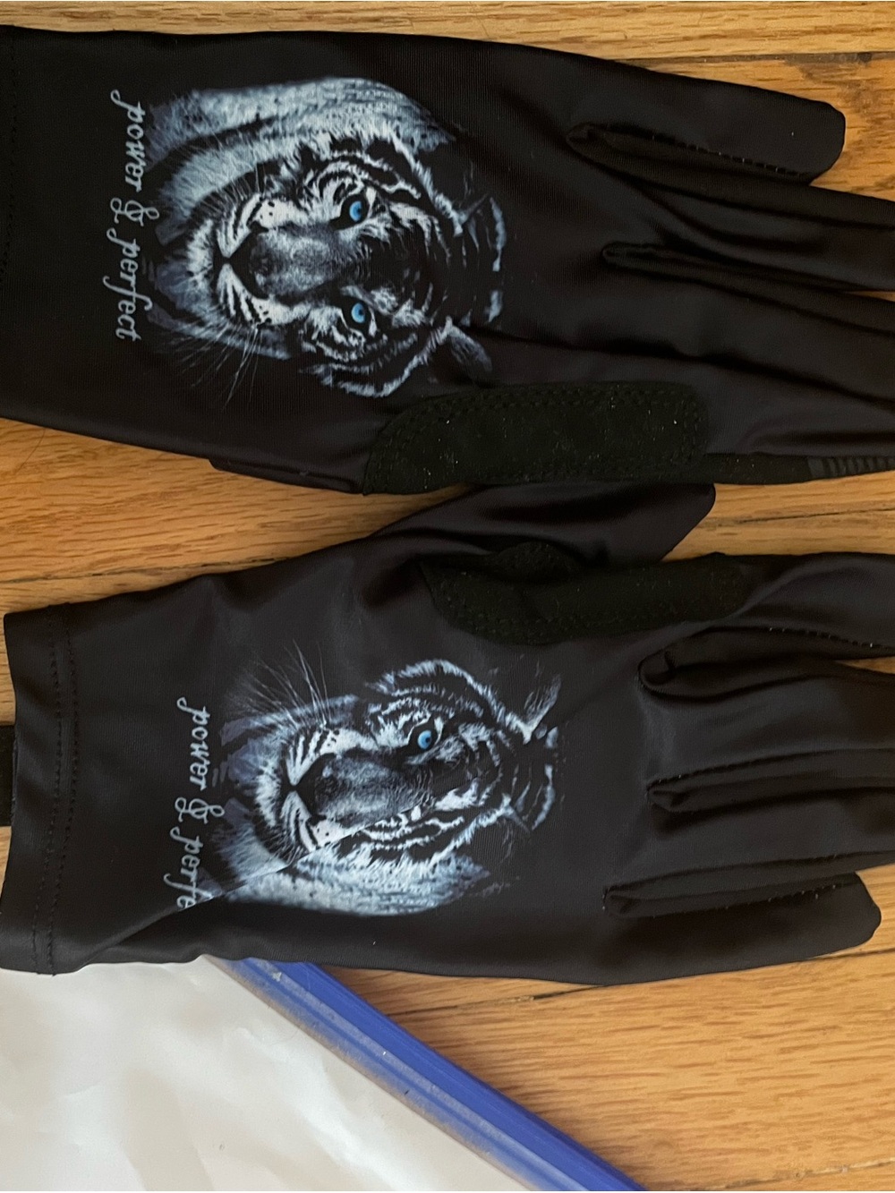 Black Tiger-Print Men’s Gloves - Unbranded